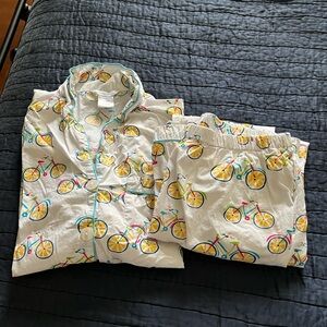 Ladies pajamas In EUC